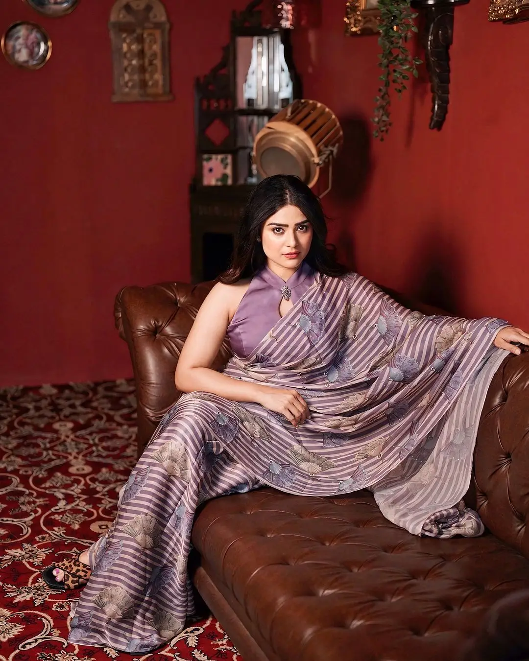 Priyanka Sharma In Beautiful Violet Saree Sleeveless Blouse